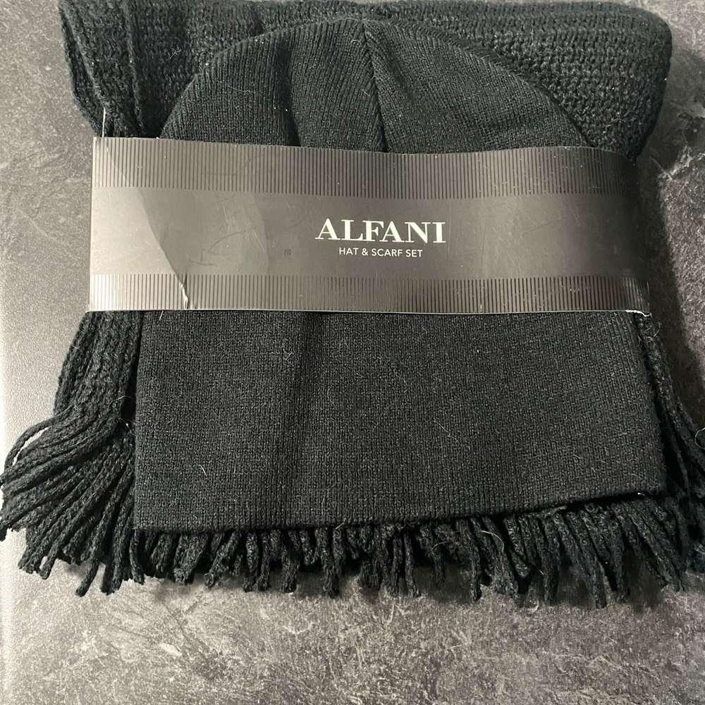 Black hat/ scarf set. New.